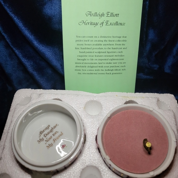 Ardleigh Elliott Music Box Heirloom Edition Mother & Daughter - Picture 4 of 7